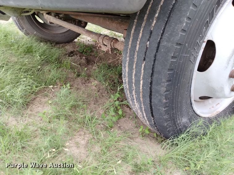 image for item DP3292 2000 Ford F450 Super Duty  Crew Cab utility / service truck