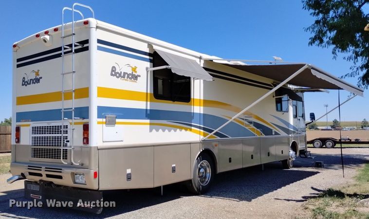 image for item DP3390 2003 Fleetwood Bounder  RV