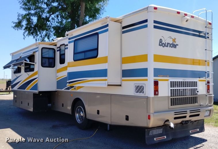 image for item DP3390 2003 Fleetwood Bounder  RV