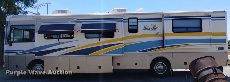 image for item DP3390 2003 Fleetwood Bounder  RV