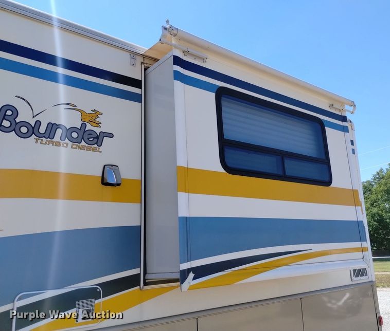 image for item DP3390 2003 Fleetwood Bounder  RV