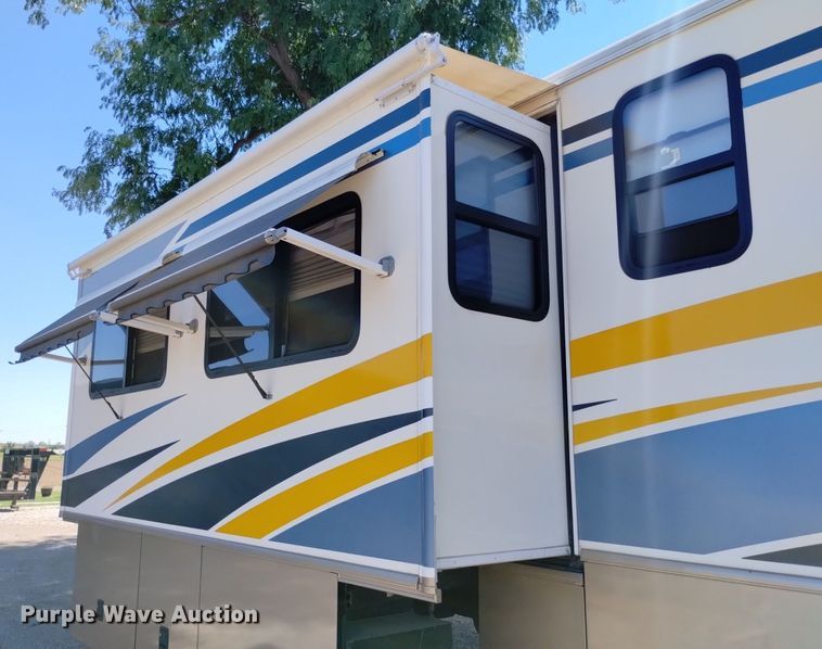 image for item DP3390 2003 Fleetwood Bounder  RV