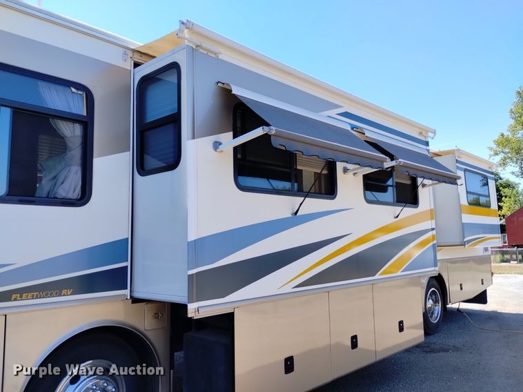 image for item DP3390 2003 Fleetwood Bounder  RV