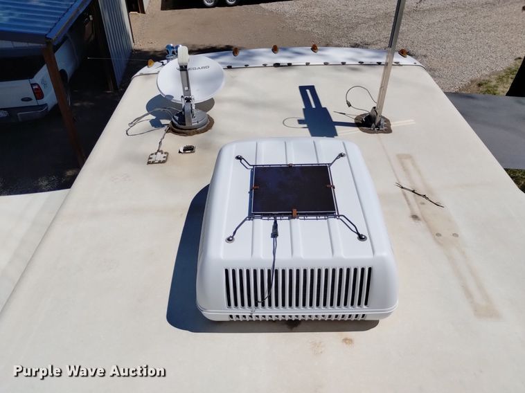 image for item DP3390 2003 Fleetwood Bounder  RV