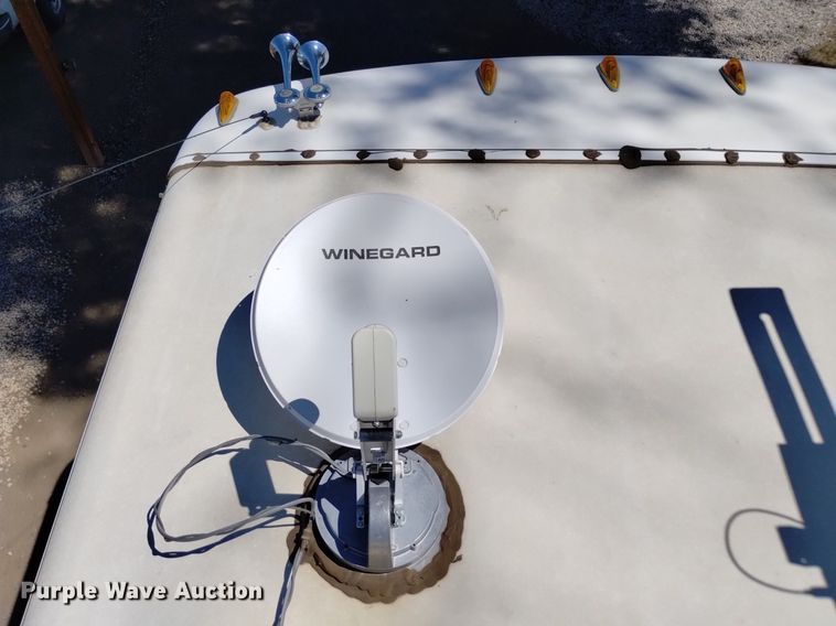 image for item DP3390 2003 Fleetwood Bounder  RV