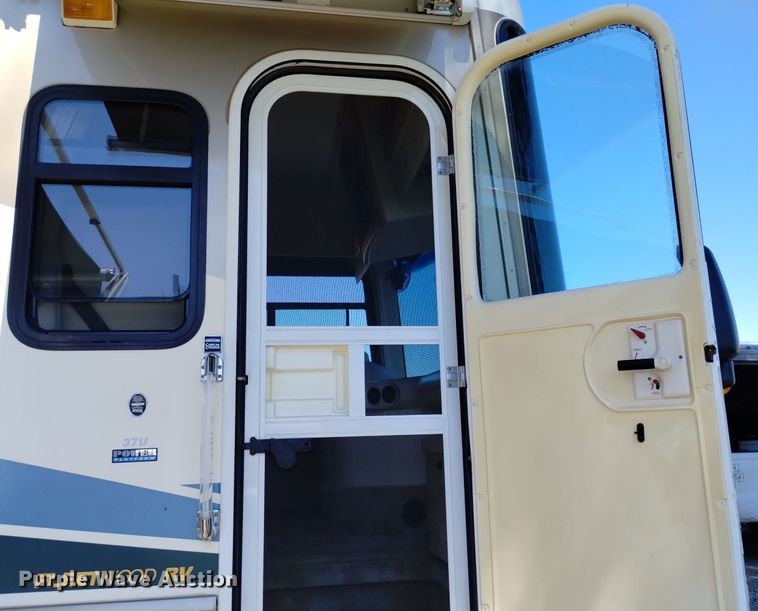 image for item DP3390 2003 Fleetwood Bounder  RV