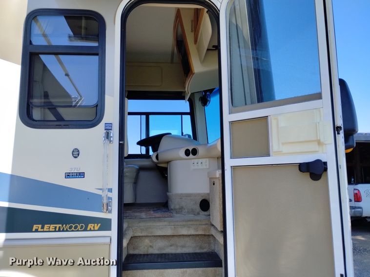 image for item DP3390 2003 Fleetwood Bounder  RV