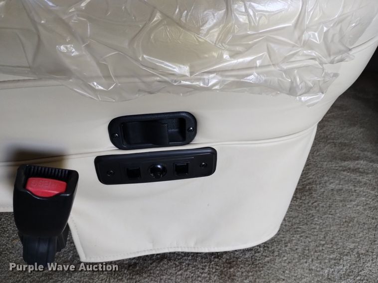 image for item DP3390 2003 Fleetwood Bounder  RV