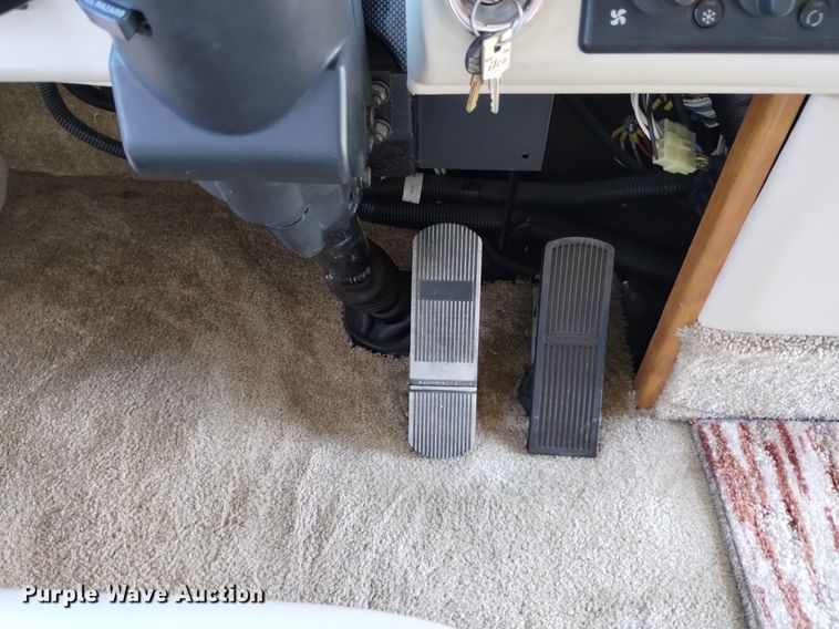 image for item DP3390 2003 Fleetwood Bounder  RV