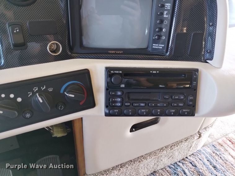 image for item DP3390 2003 Fleetwood Bounder  RV