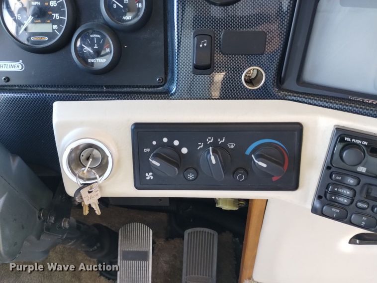 image for item DP3390 2003 Fleetwood Bounder  RV