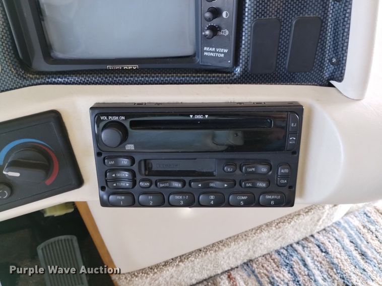 image for item DP3390 2003 Fleetwood Bounder  RV