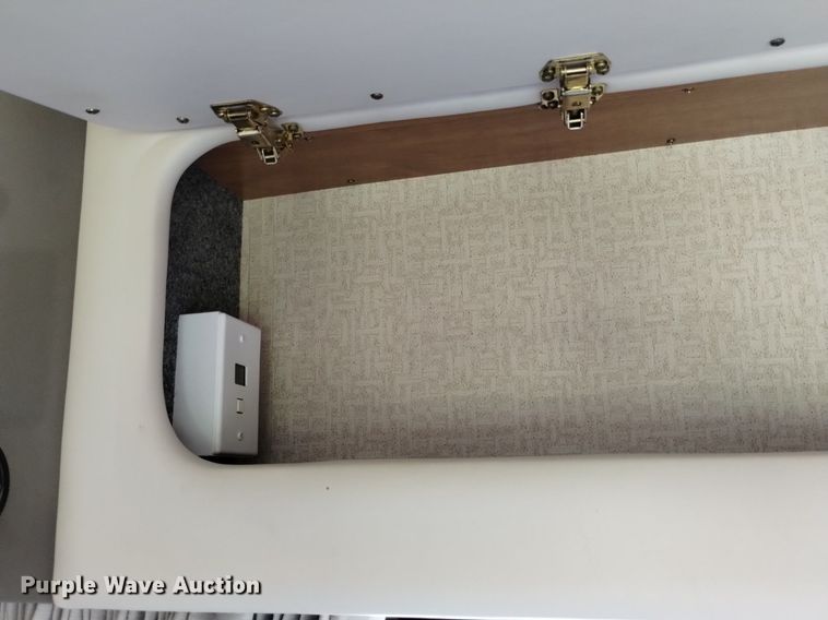 image for item DP3390 2003 Fleetwood Bounder  RV