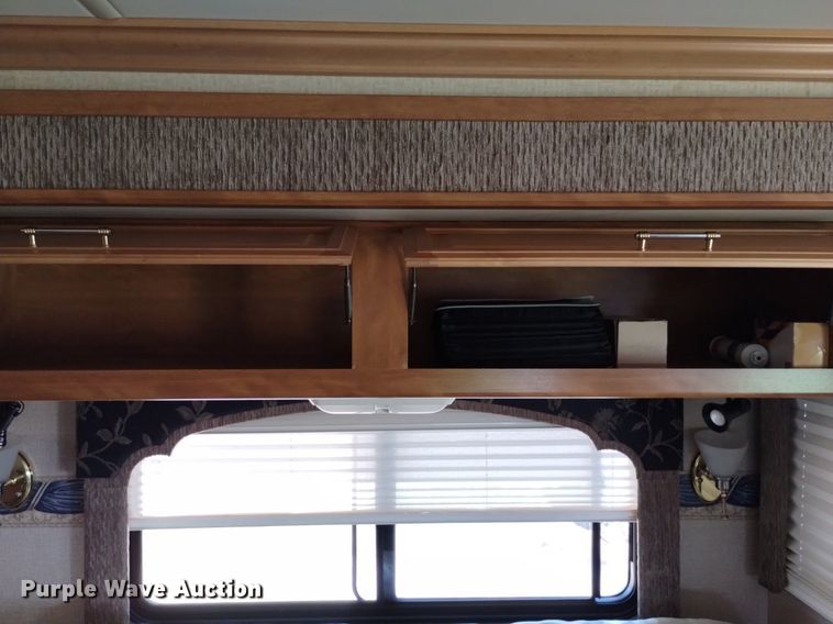 image for item DP3390 2003 Fleetwood Bounder  RV