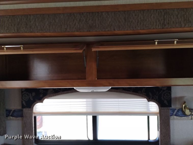 image for item DP3390 2003 Fleetwood Bounder  RV