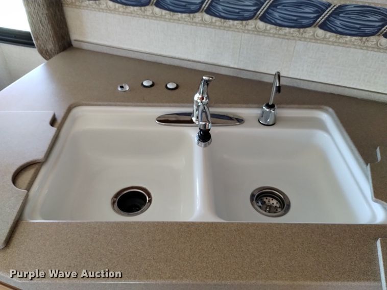 image for item DP3390 2003 Fleetwood Bounder  RV