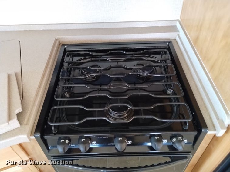 image for item DP3390 2003 Fleetwood Bounder  RV