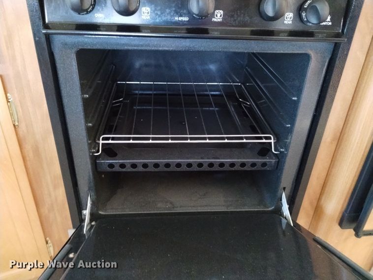 image for item DP3390 2003 Fleetwood Bounder  RV