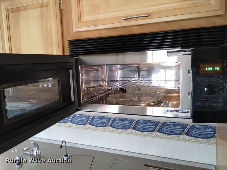 image for item DP3390 2003 Fleetwood Bounder  RV