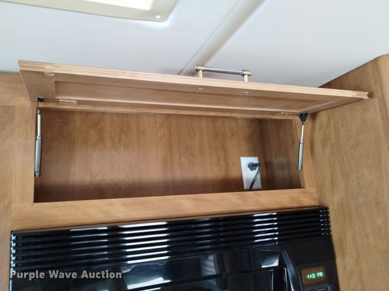 image for item DP3390 2003 Fleetwood Bounder  RV