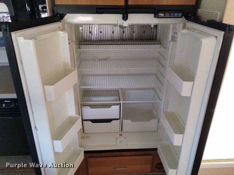 image for item DP3390 2003 Fleetwood Bounder  RV