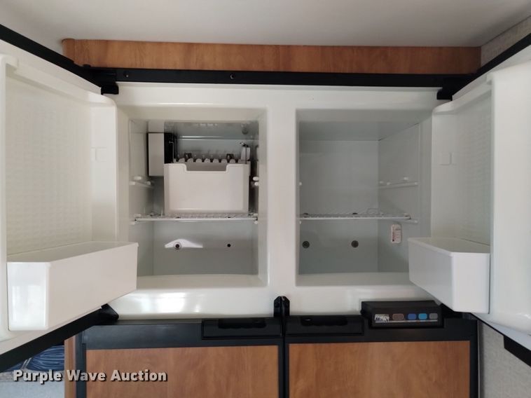 image for item DP3390 2003 Fleetwood Bounder  RV