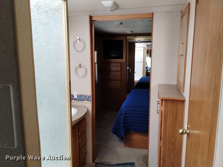 image for item DP3390 2003 Fleetwood Bounder  RV