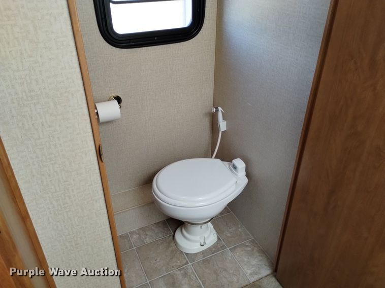 image for item DP3390 2003 Fleetwood Bounder  RV