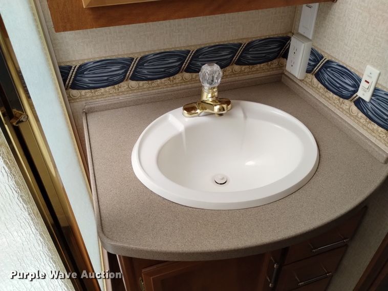 image for item DP3390 2003 Fleetwood Bounder  RV