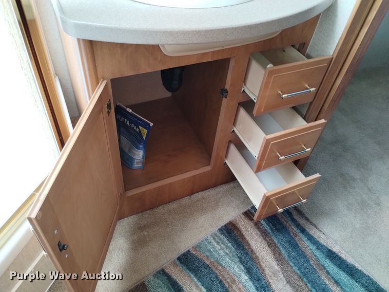 image for item DP3390 2003 Fleetwood Bounder  RV