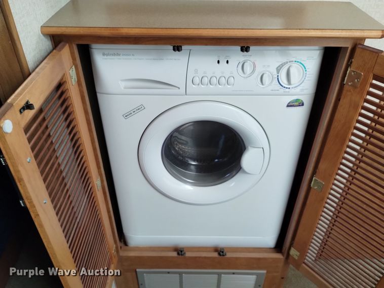 image for item DP3390 2003 Fleetwood Bounder  RV