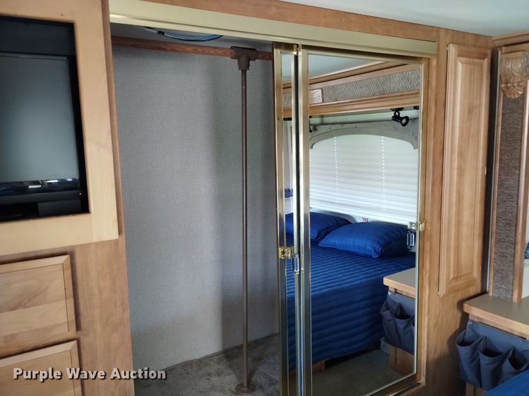 image for item DP3390 2003 Fleetwood Bounder  RV