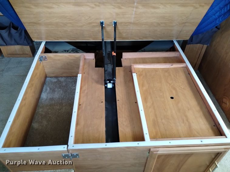 image for item DP3390 2003 Fleetwood Bounder  RV