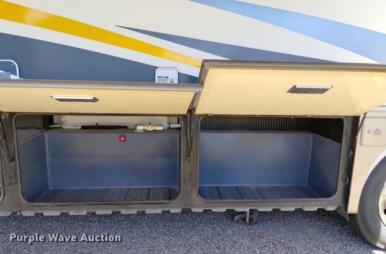 image for item DP3390 2003 Fleetwood Bounder  RV