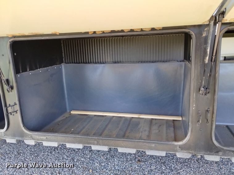 image for item DP3390 2003 Fleetwood Bounder  RV