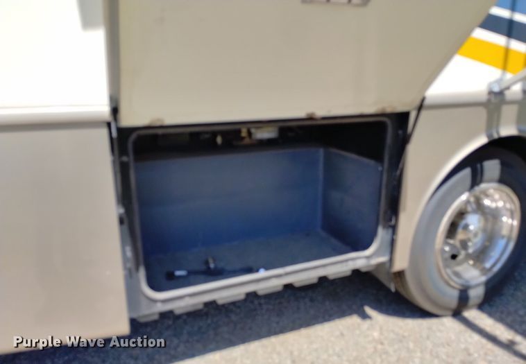 image for item DP3390 2003 Fleetwood Bounder  RV