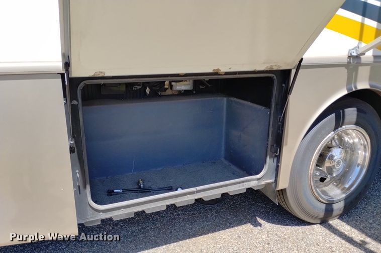 image for item DP3390 2003 Fleetwood Bounder  RV