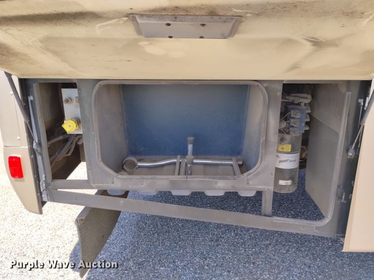 image for item DP3390 2003 Fleetwood Bounder  RV