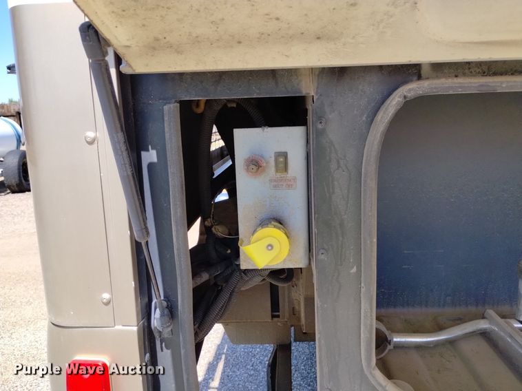 image for item DP3390 2003 Fleetwood Bounder  RV