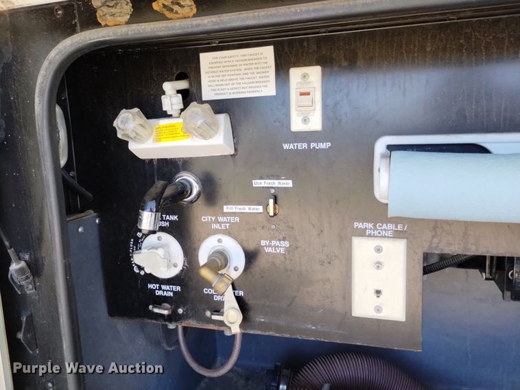 image for item DP3390 2003 Fleetwood Bounder  RV