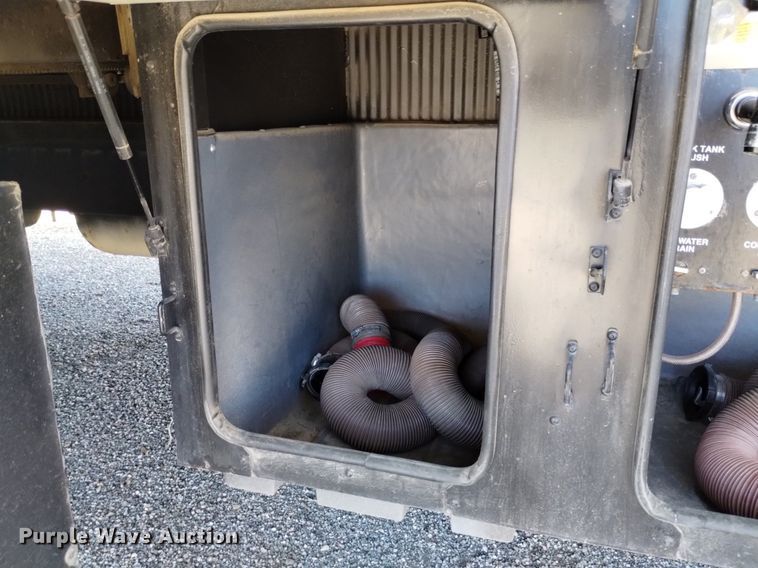 image for item DP3390 2003 Fleetwood Bounder  RV