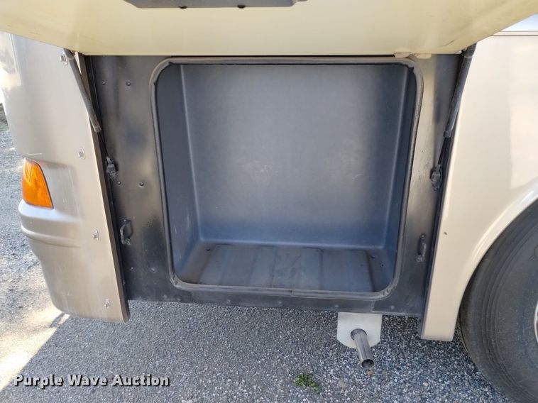 image for item DP3390 2003 Fleetwood Bounder  RV