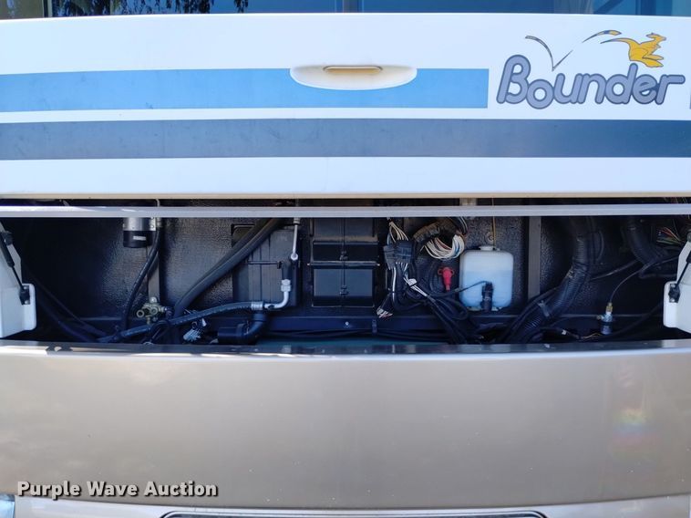 image for item DP3390 2003 Fleetwood Bounder  RV