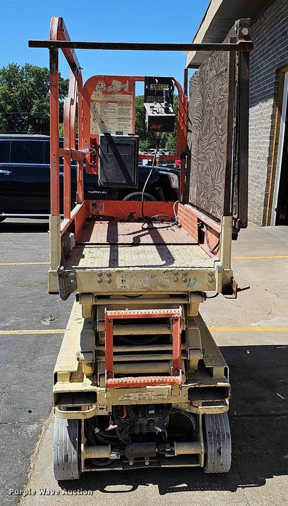 image for item DQ0162 2000 JLG 1932-E2  scissor lift