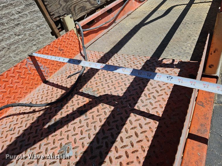 image for item DQ0162 2000 JLG 1932-E2  scissor lift