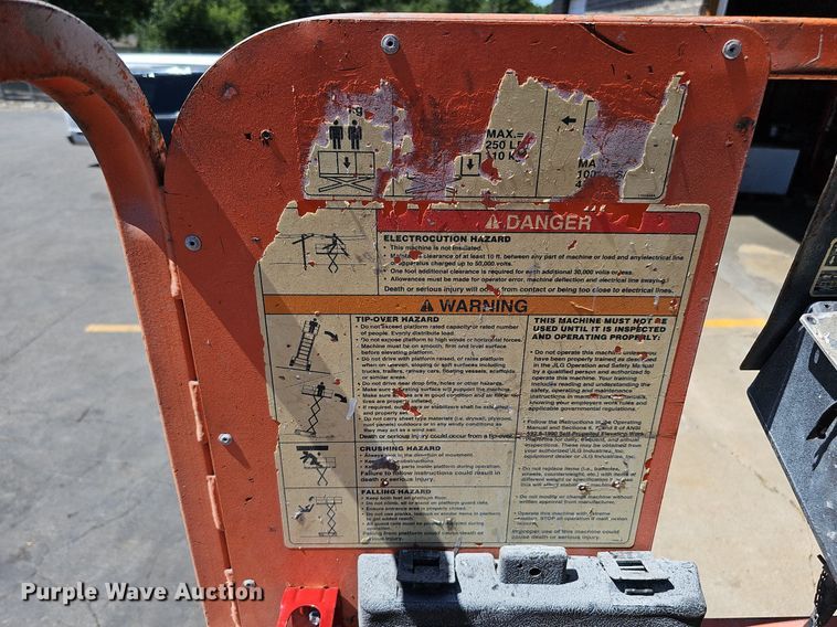 image for item DQ0162 2000 JLG 1932-E2  scissor lift