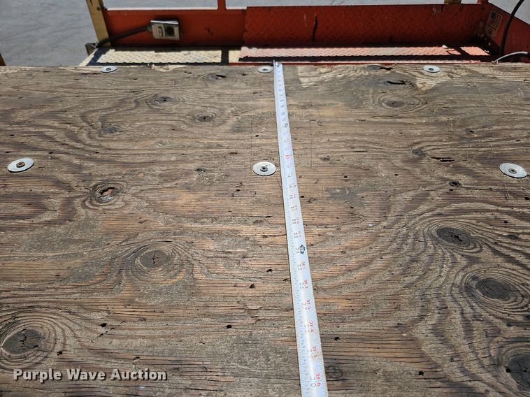 image for item DQ0162 2000 JLG 1932-E2  scissor lift