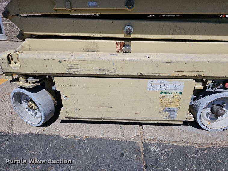 image for item DQ0162 2000 JLG 1932-E2  scissor lift