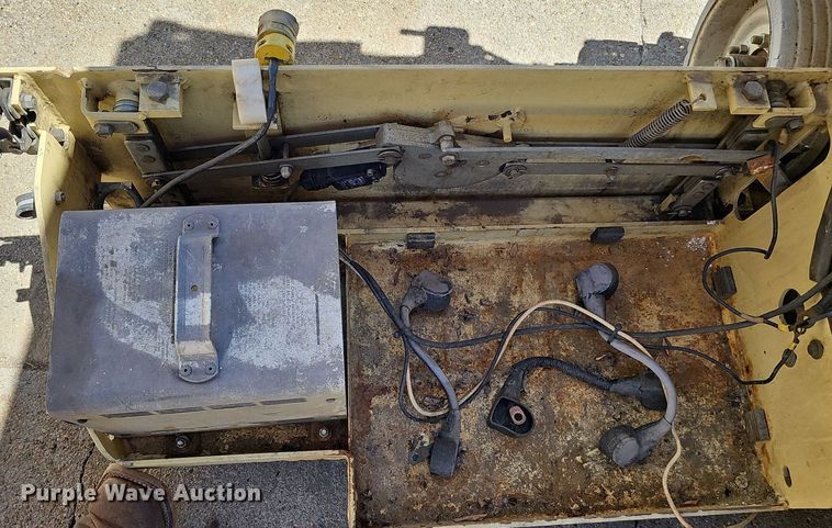 image for item DQ0162 2000 JLG 1932-E2  scissor lift