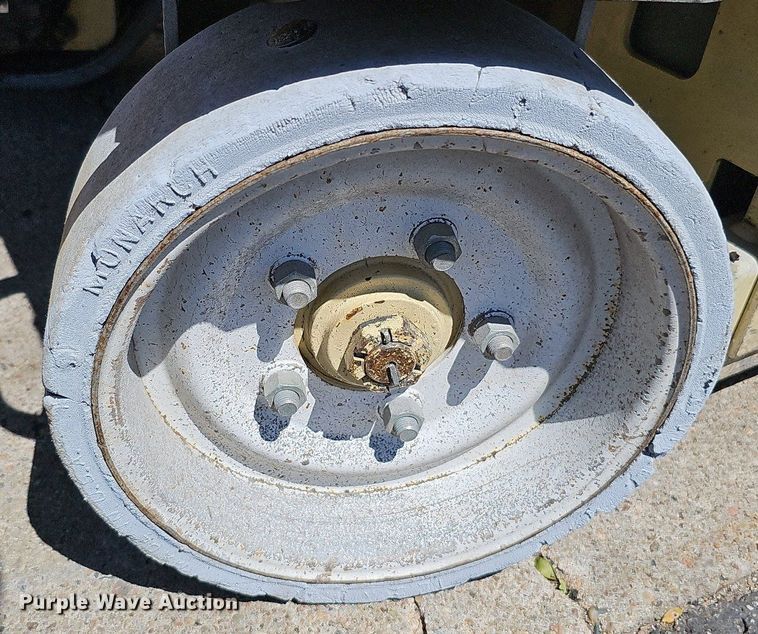 image for item DQ0162 2000 JLG 1932-E2  scissor lift